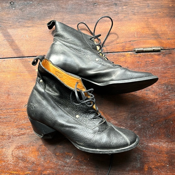 John Fluevog shoes. Size 6.5. Great condition - Picture 1 of 4